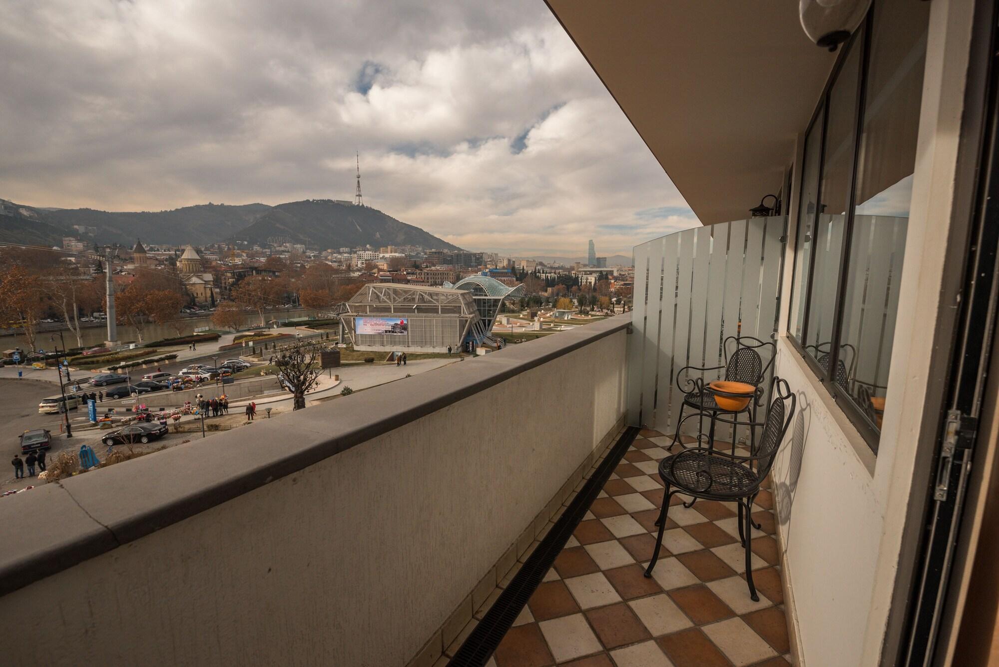 Hotel Rikhe Monika Tbilisi Exteriör bild