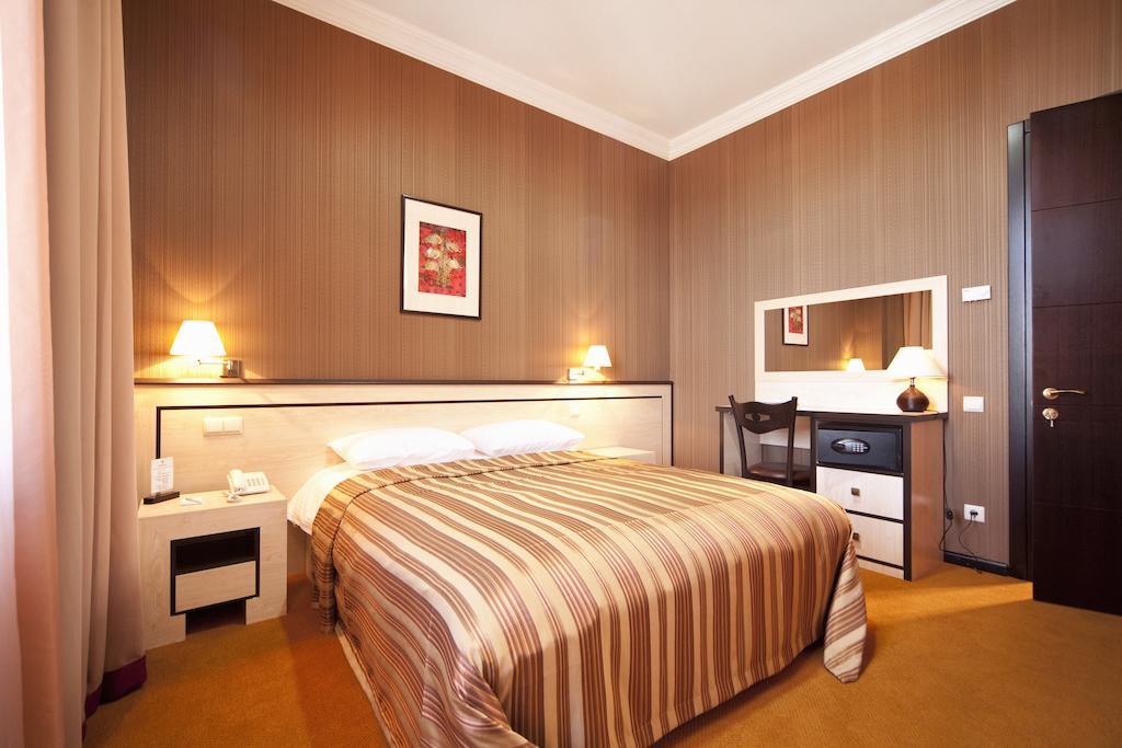 Hotel Rikhe Monika Tbilisi Rum bild