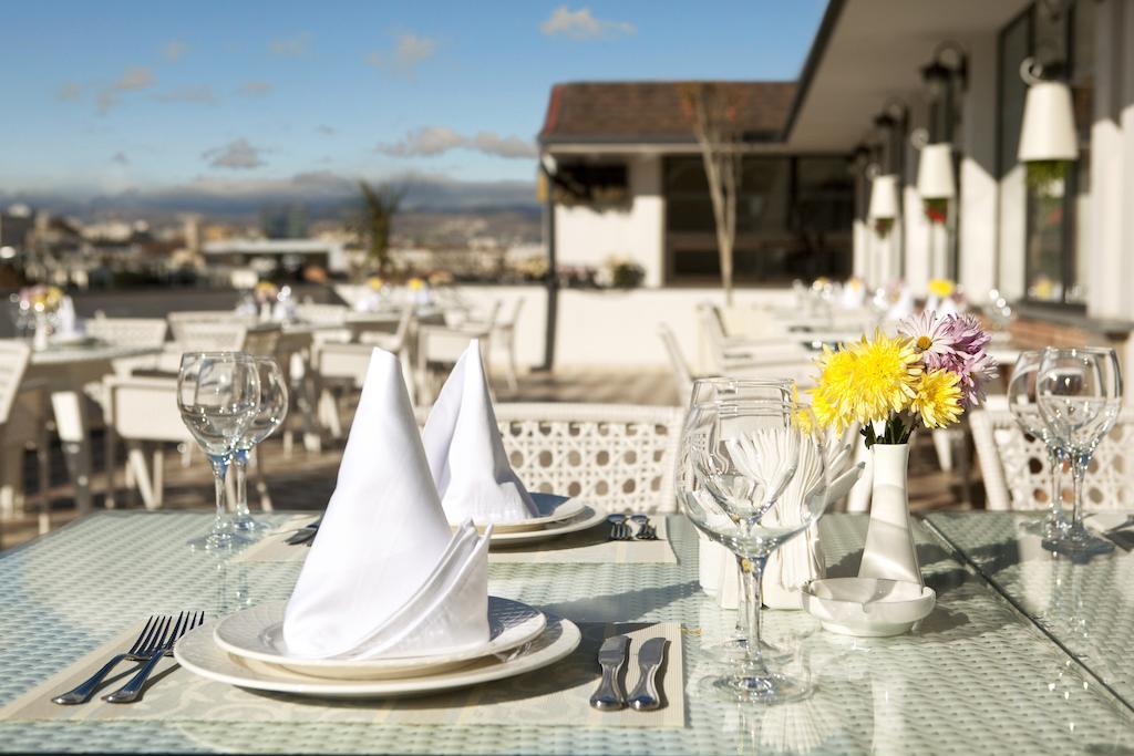 Hotel Rikhe Monika Tbilisi Exteriör bild