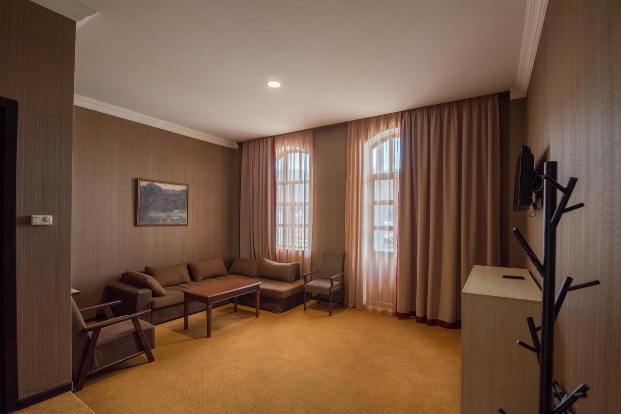 Hotel Rikhe Monika Tbilisi Exteriör bild