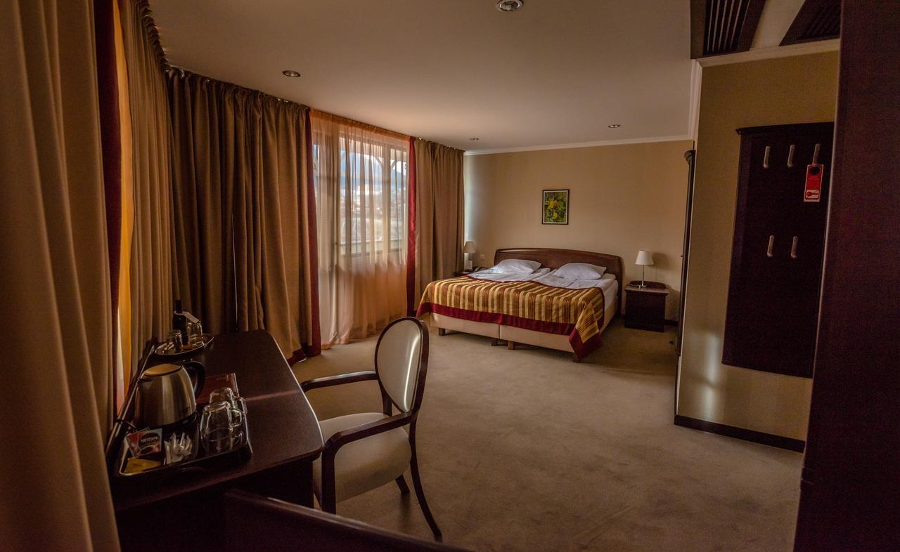 Hotel Rikhe Monika Tbilisi Exteriör bild