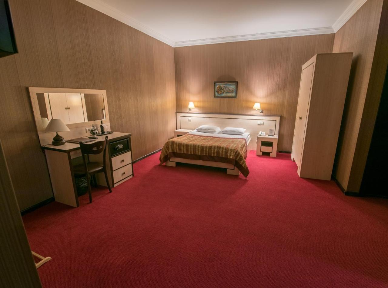 Hotel Rikhe Monika Tbilisi Exteriör bild
