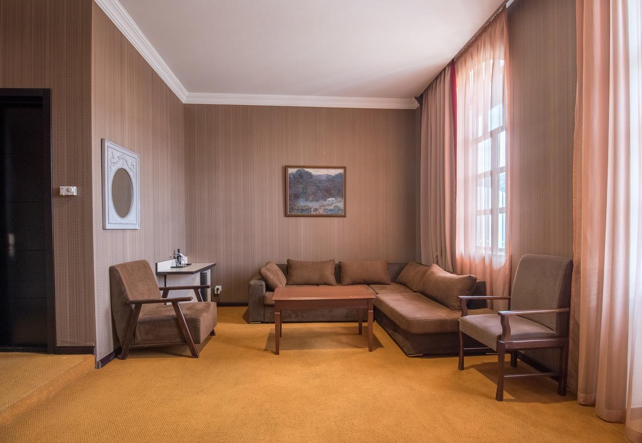Hotel Rikhe Monika Tbilisi Exteriör bild