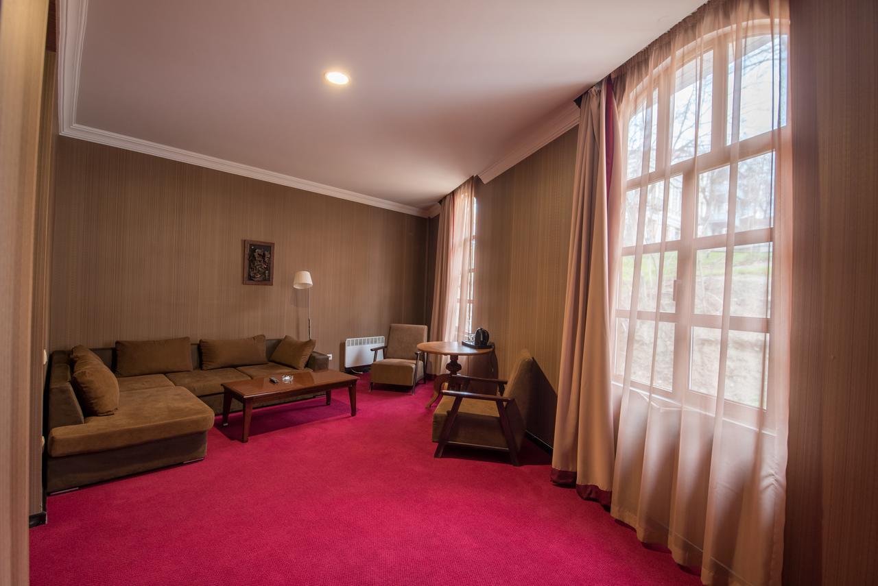 Hotel Rikhe Monika Tbilisi Exteriör bild